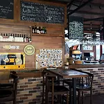 El Camino Hostel&pub