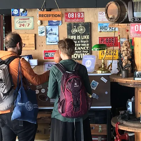 El Camino & Pub Hostel *