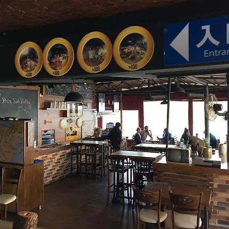 El Camino & Pub אכסניה פאטהיה